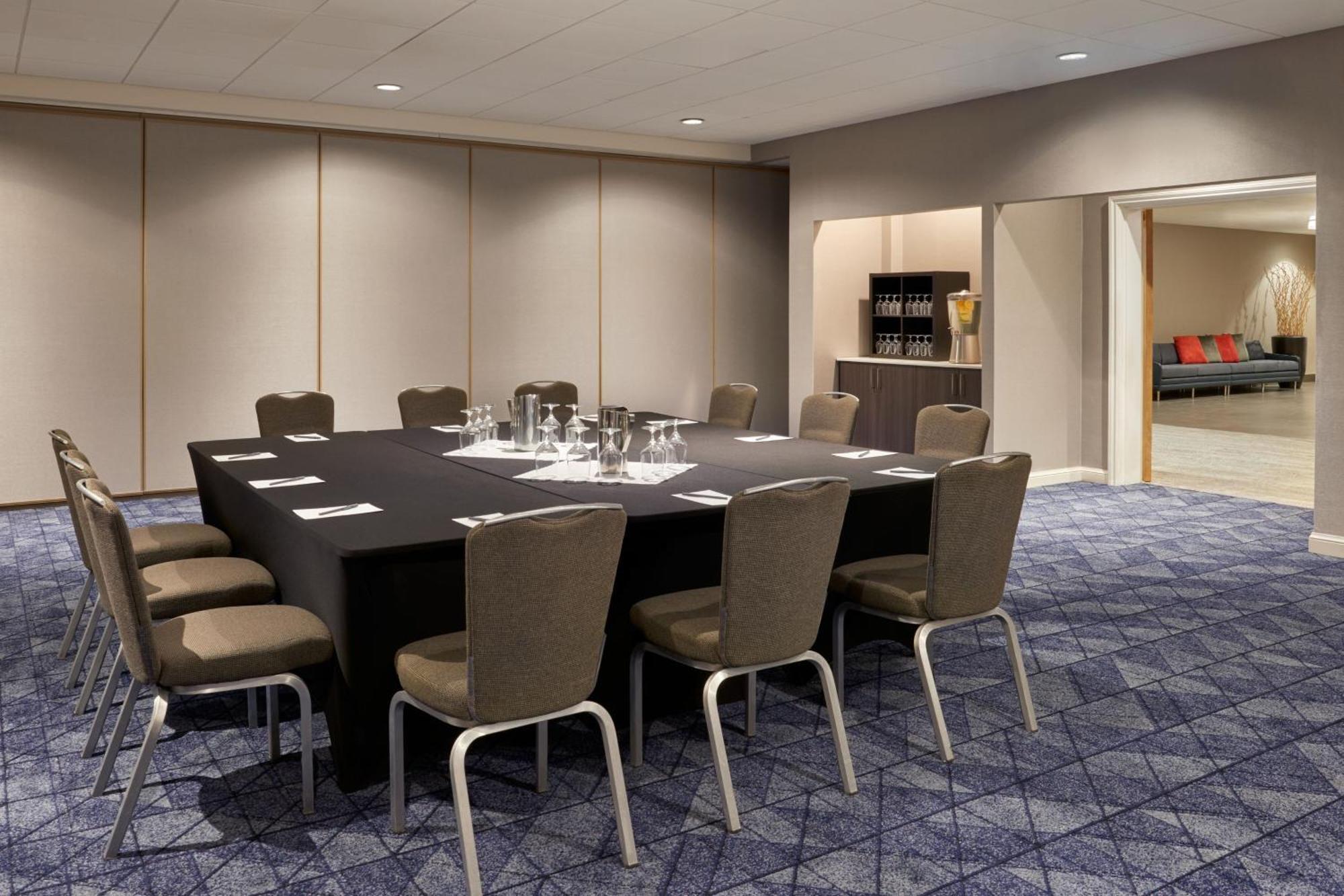 Courtyard By Marriott Downtown Ottawa